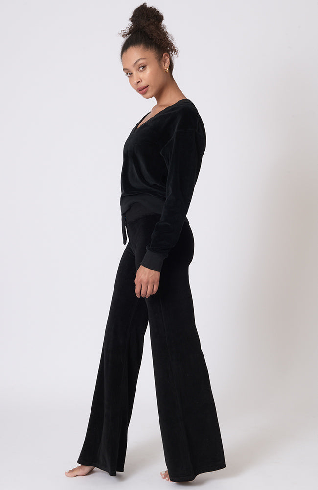 Velour V Neck Sutra Sweatshirt ~ Black