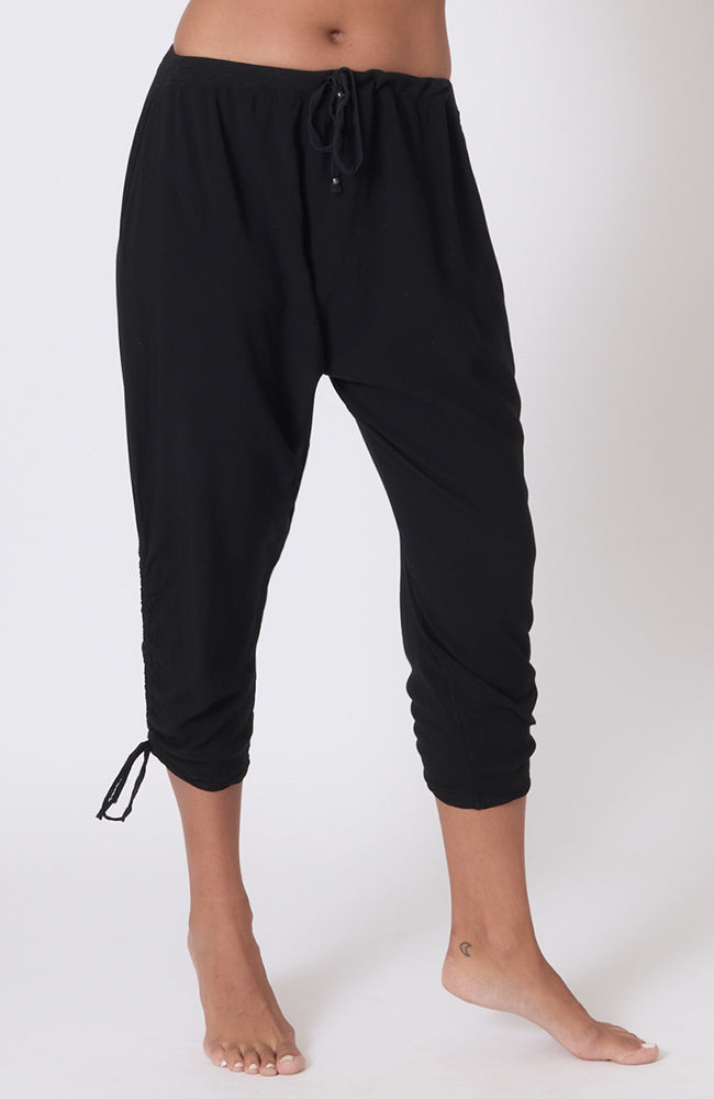 Harem Cool Capri ~ Black